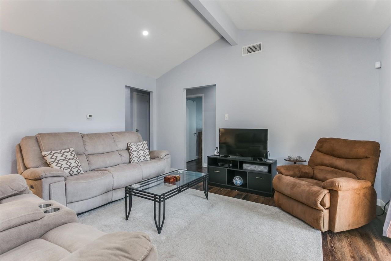 1311 Johns Dr - Photo 4 of 16