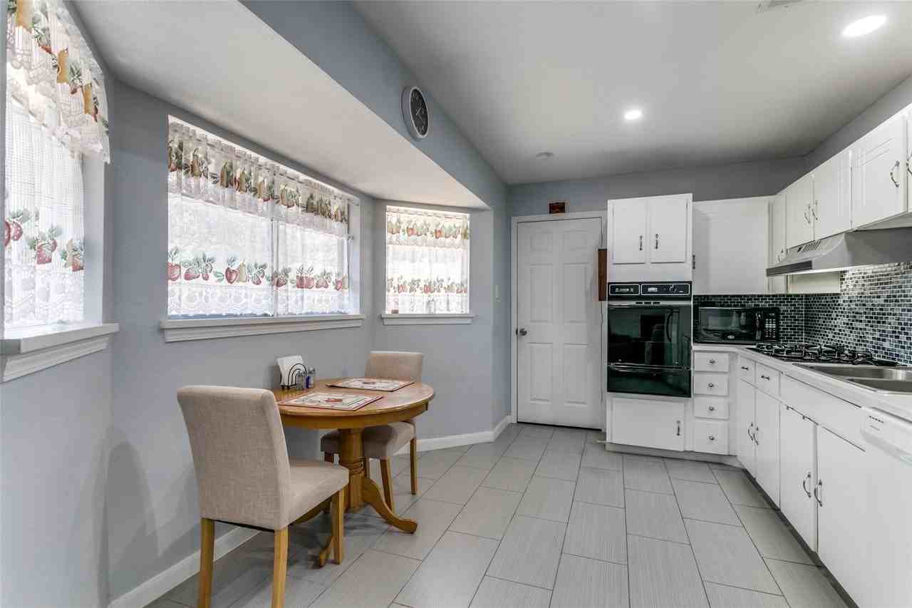 1311 Johns Dr - Photo 6 of 16