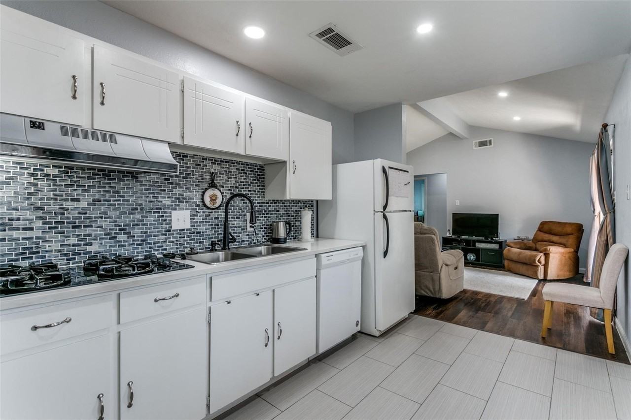 1311 Johns Dr - Photo 7 of 16
