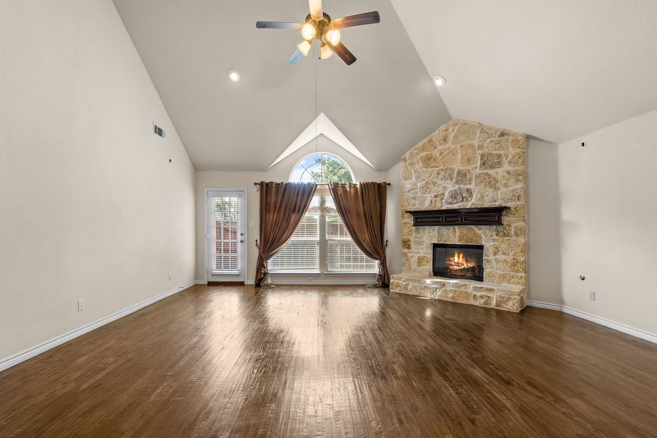 10437 Chantry Ln - Photo 4 of 40