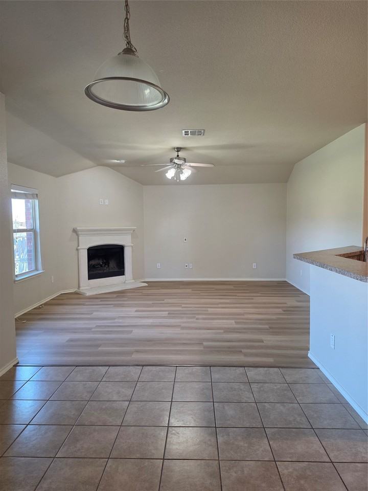 1080 Barrington Dr - Photo 3 of 14