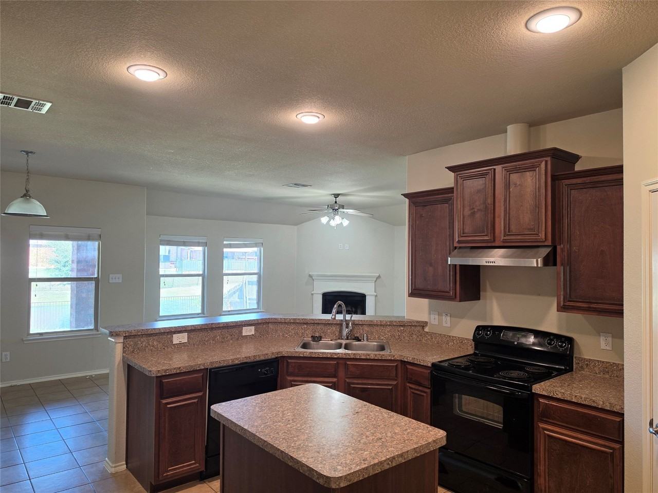 1080 Barrington Dr - Photo 6 of 14
