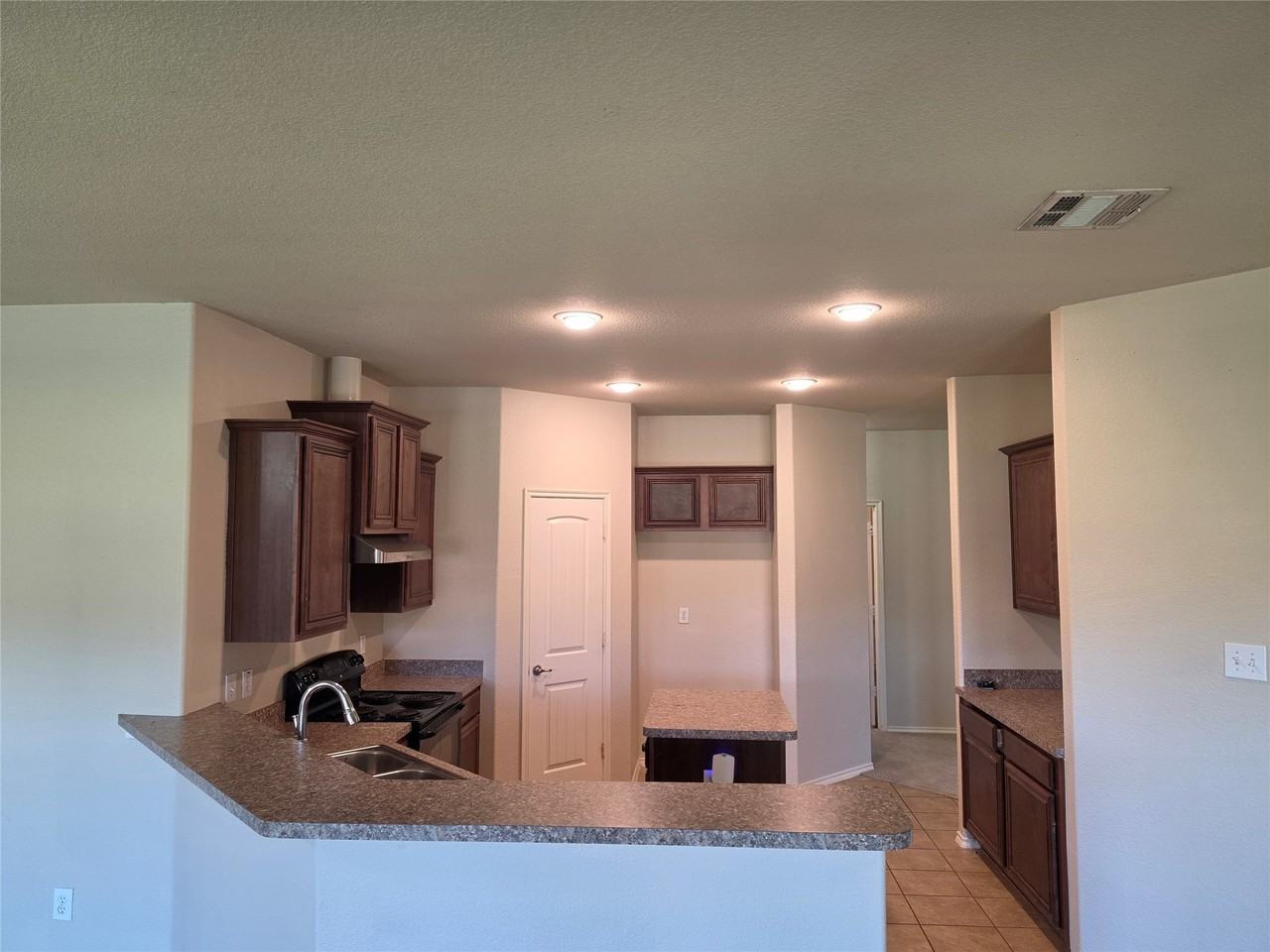 1080 Barrington Dr - Photo 7 of 14