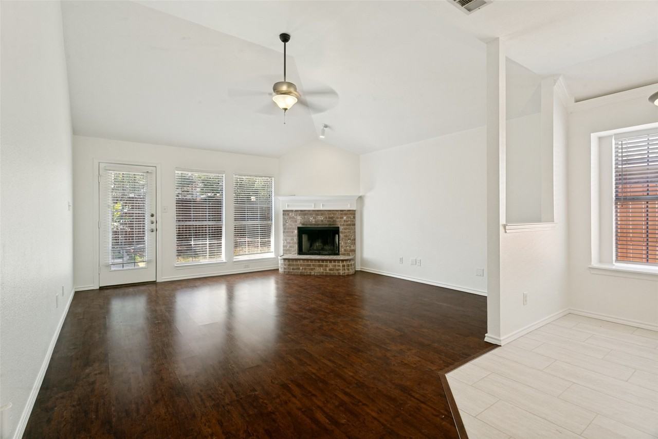 513 Creek Ct - Photo 3 of 12