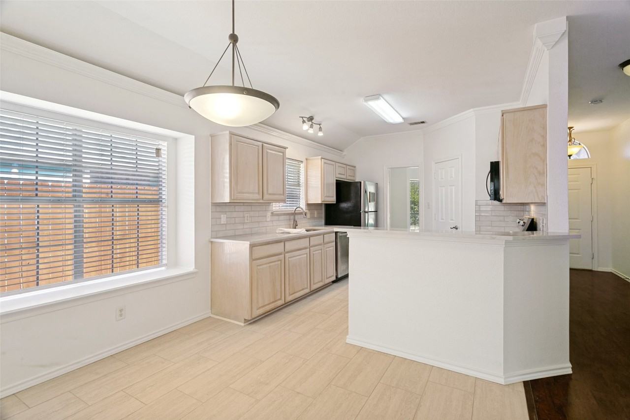 513 Creek Ct - Photo 5 of 12