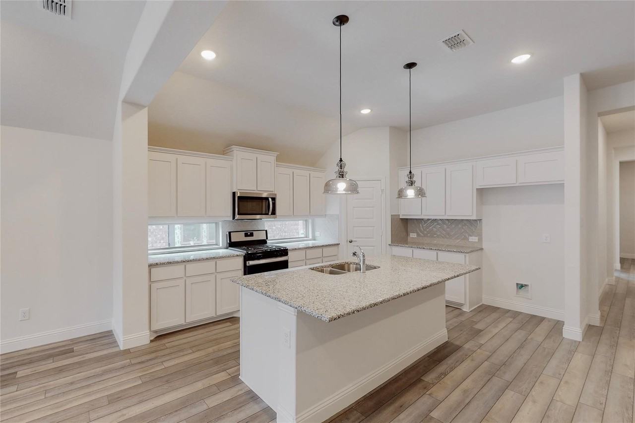 272 Tallgrass Dr - Photo 5 of 32