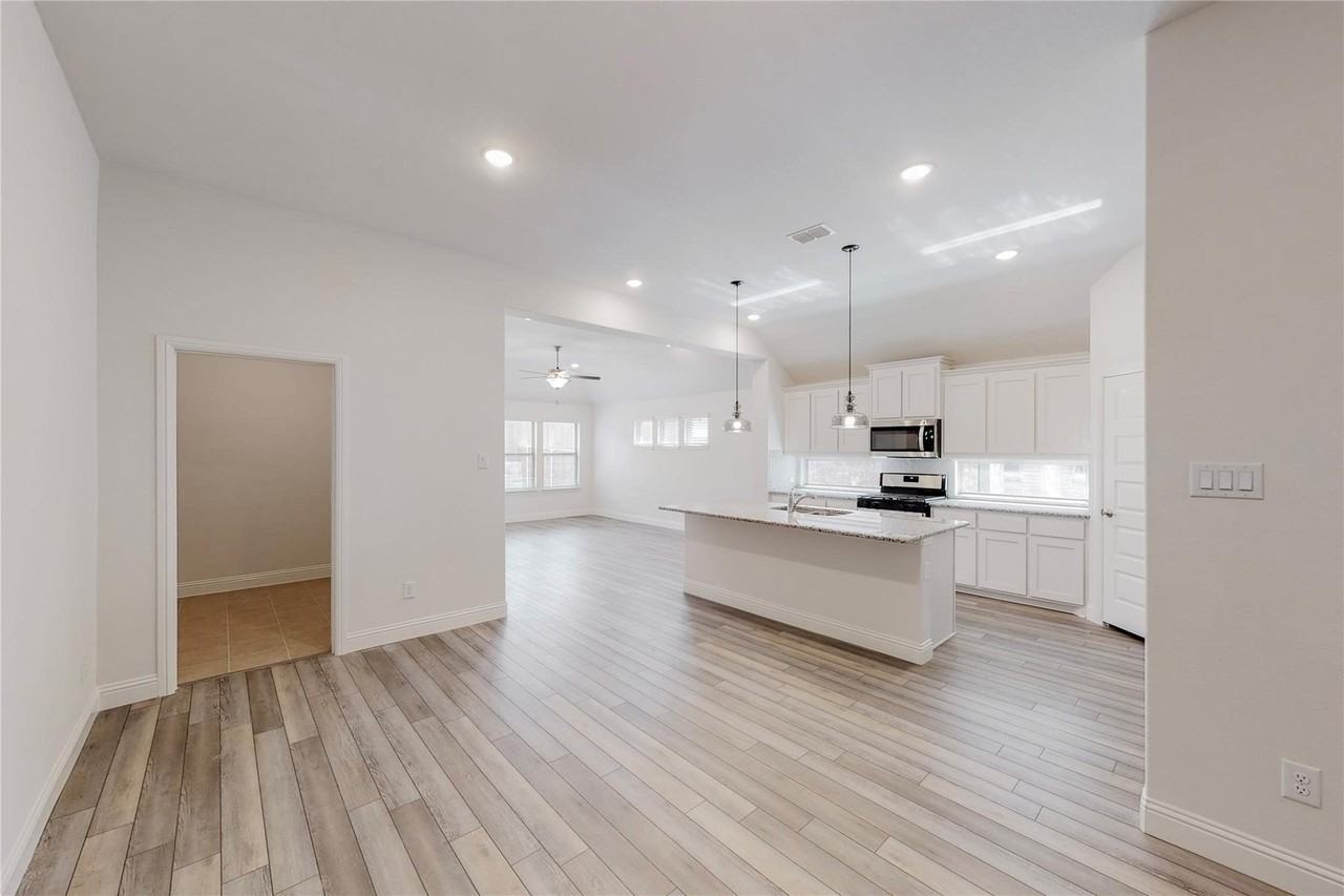 272 Tallgrass Dr - Photo 6 of 32