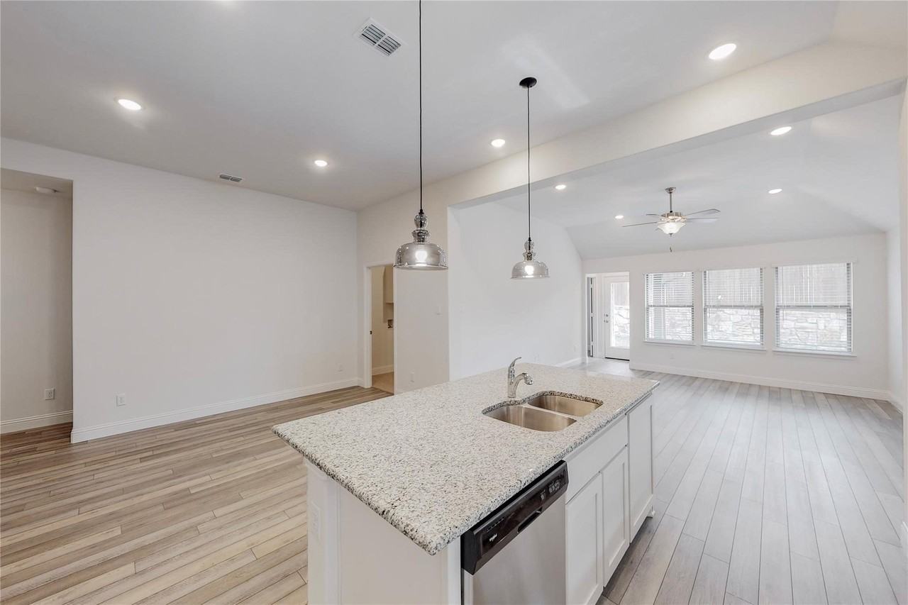 272 Tallgrass Dr - Photo 7 of 32