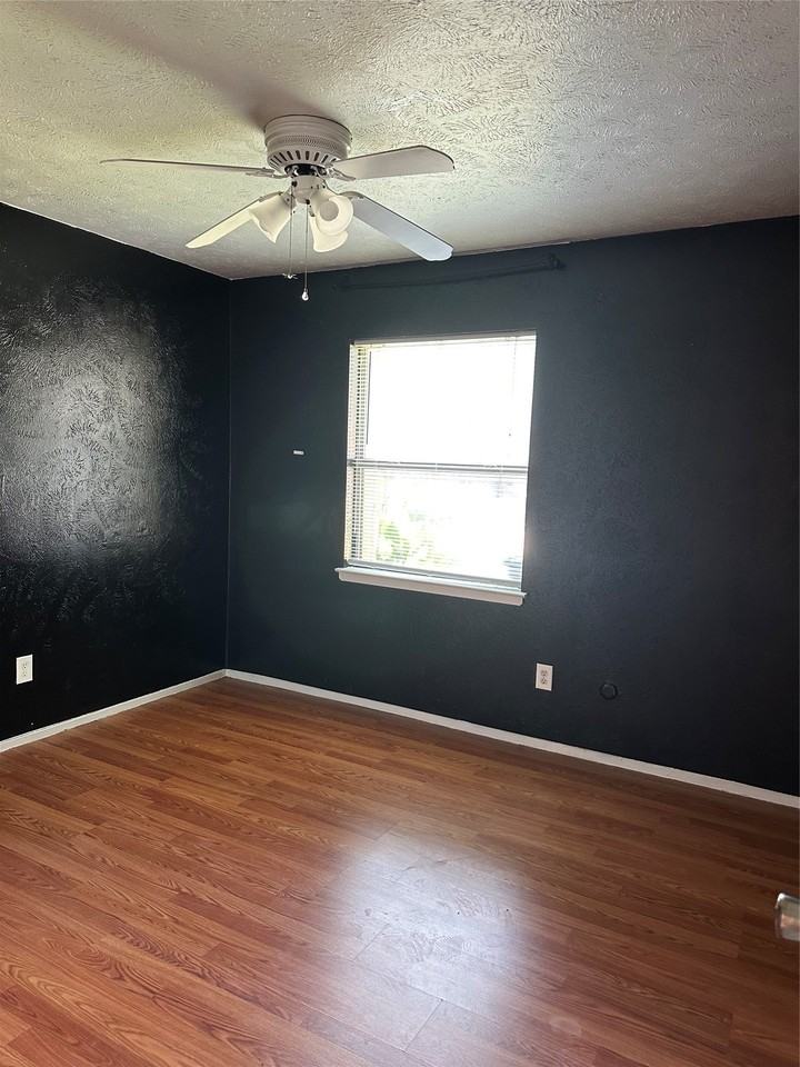 743 Price Dr - Photo 3 of 9