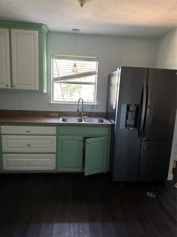 743 Price Dr - Photo 6 of 9