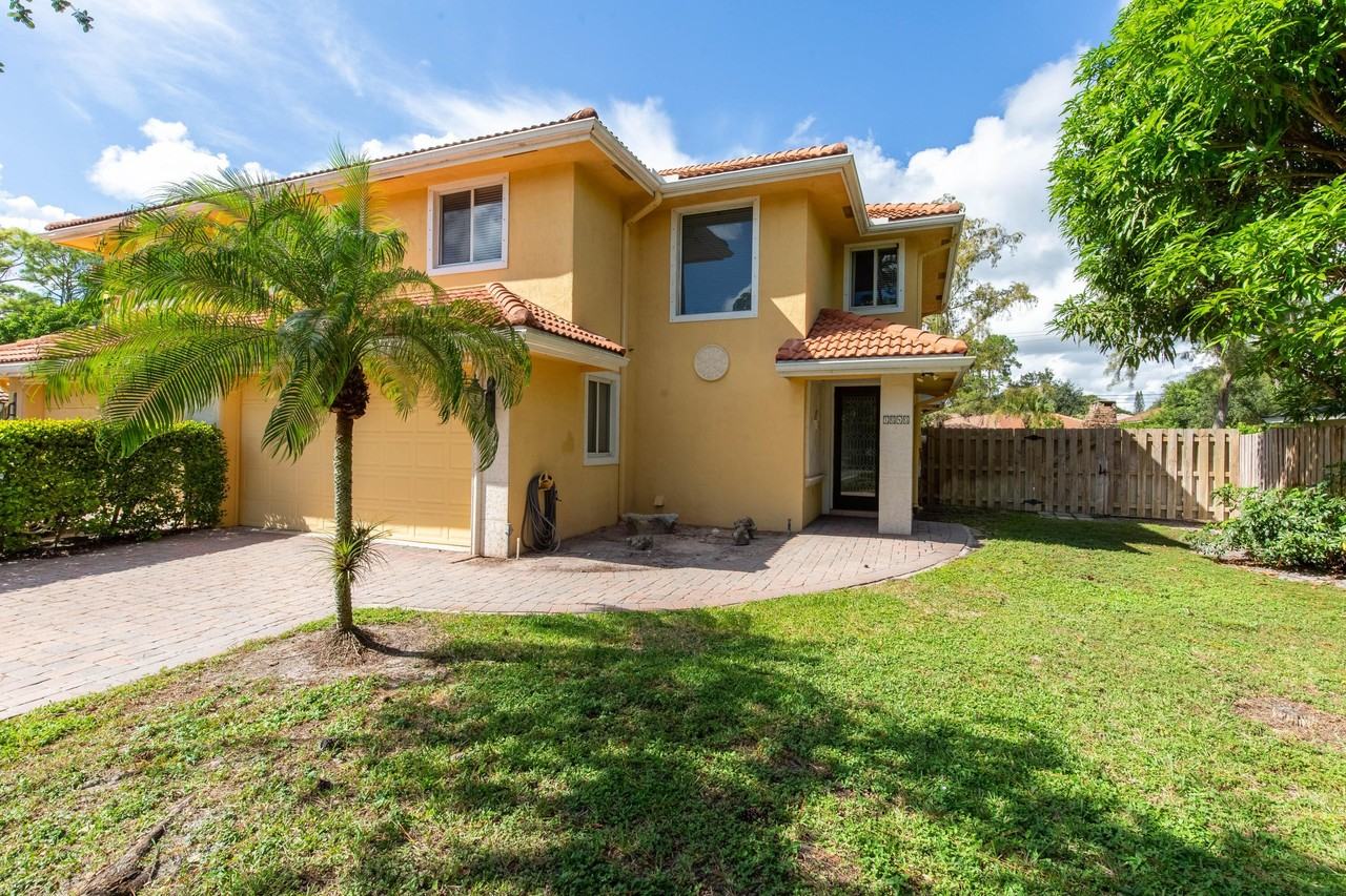 1036 Staghorn St - Photo 2 of 36