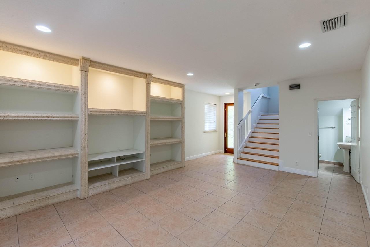 1036 Staghorn St - Photo 3 of 36