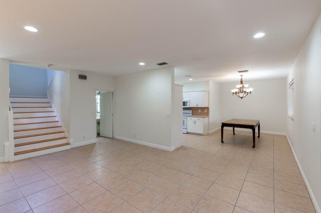 1036 Staghorn St - Photo 5 of 36