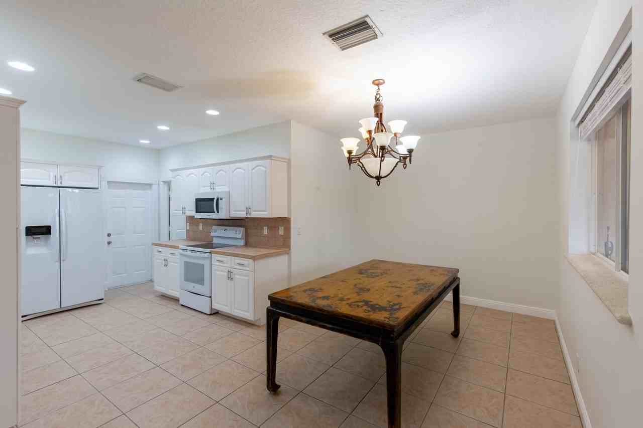 1036 Staghorn St - Photo 6 of 36