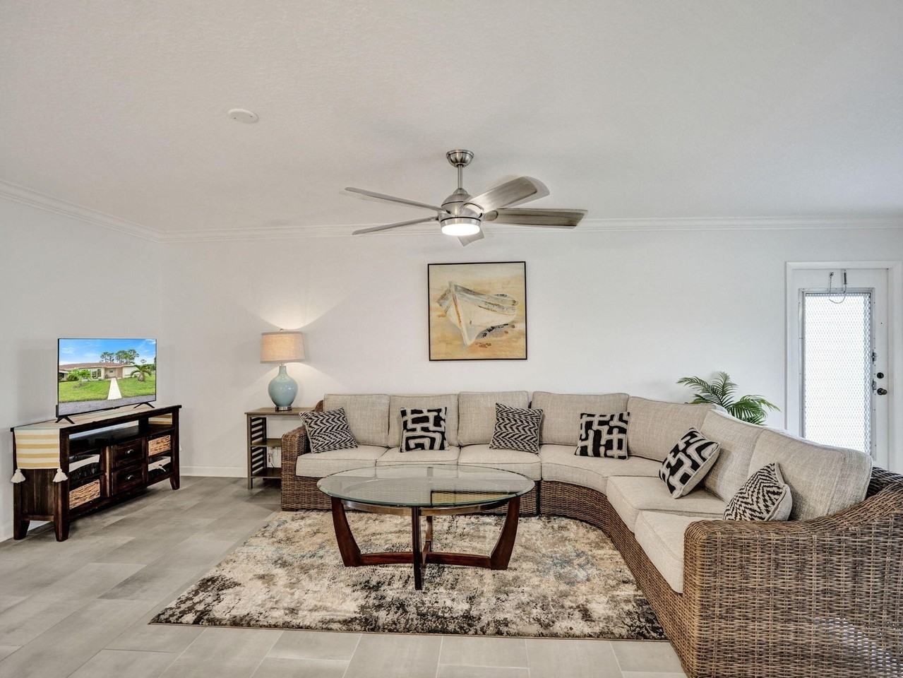 315 Nw 50th Ave #C - Photo 2 of 26
