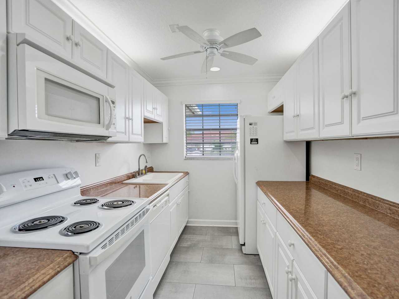 315 Nw 50th Ave #C - Photo 5 of 26