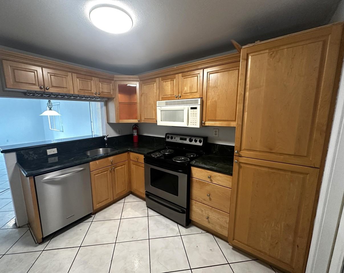 3777 Nw 78th Ave #6A - Photo 5 of 9