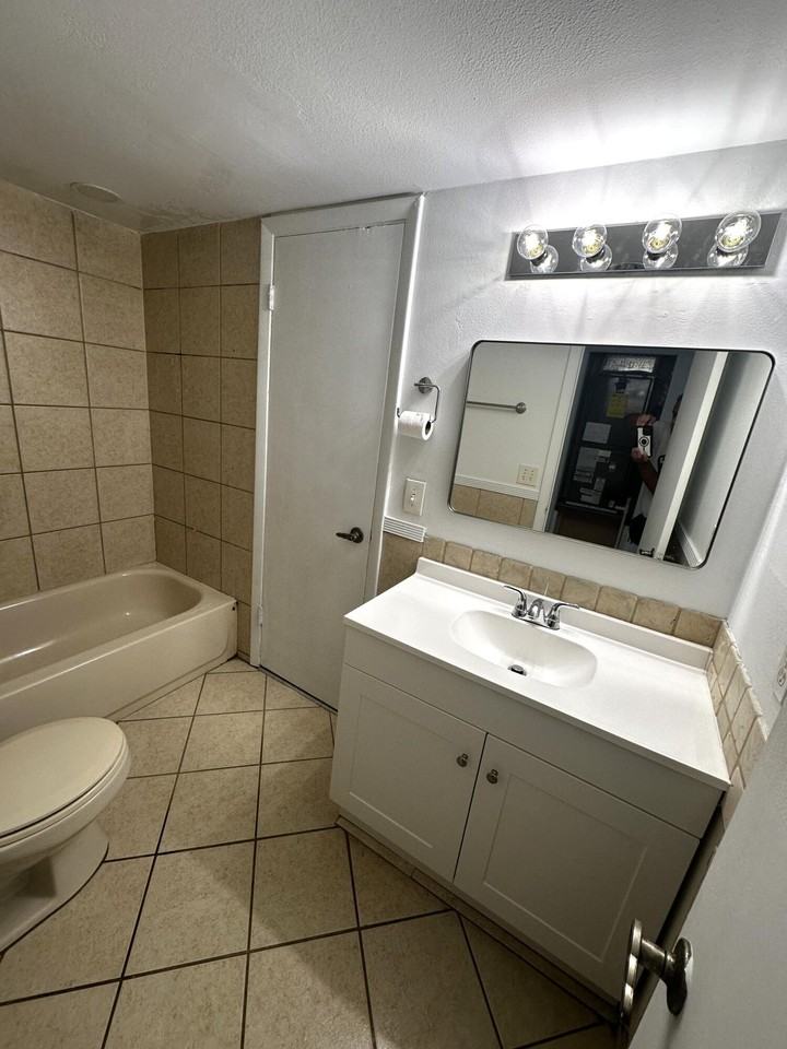 3777 Nw 78th Ave #6A - Photo 7 of 9