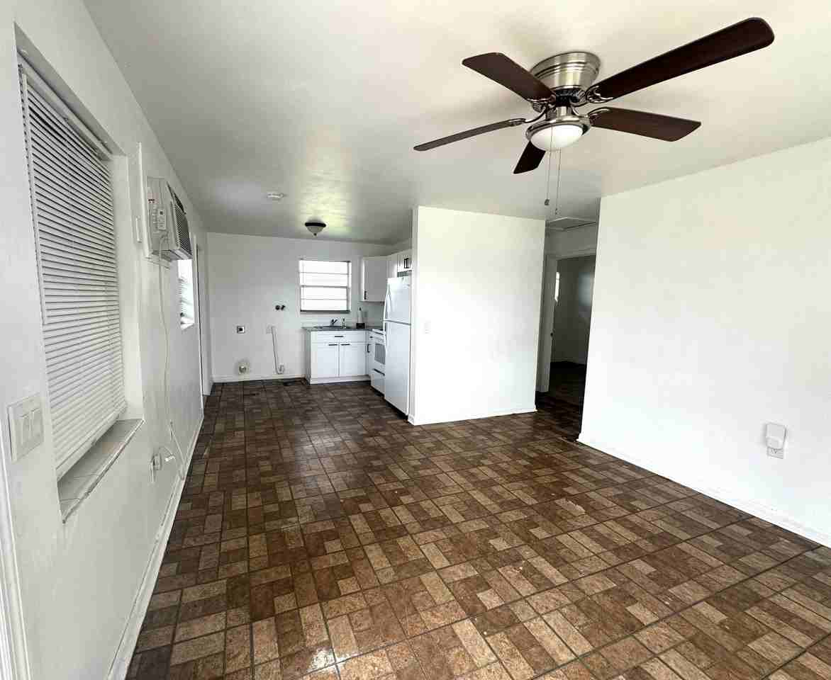 1341 Drive Martin Luther King Junior Boulevard W - Photo 2 of 9