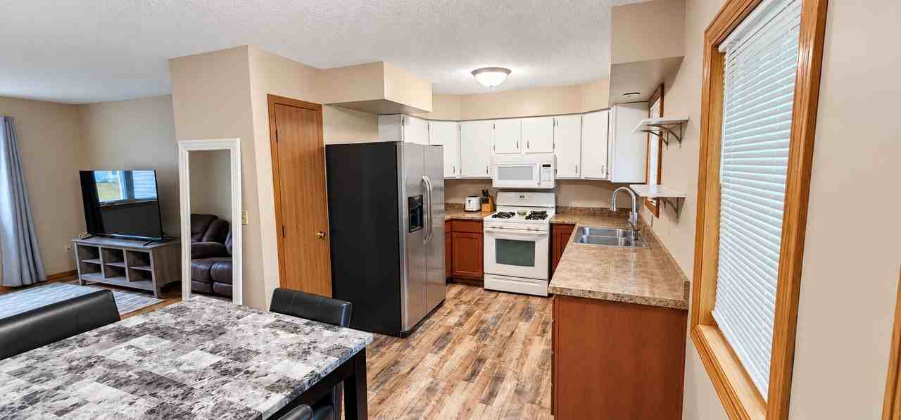 1105 Olena Ave - Photo 2 of 18