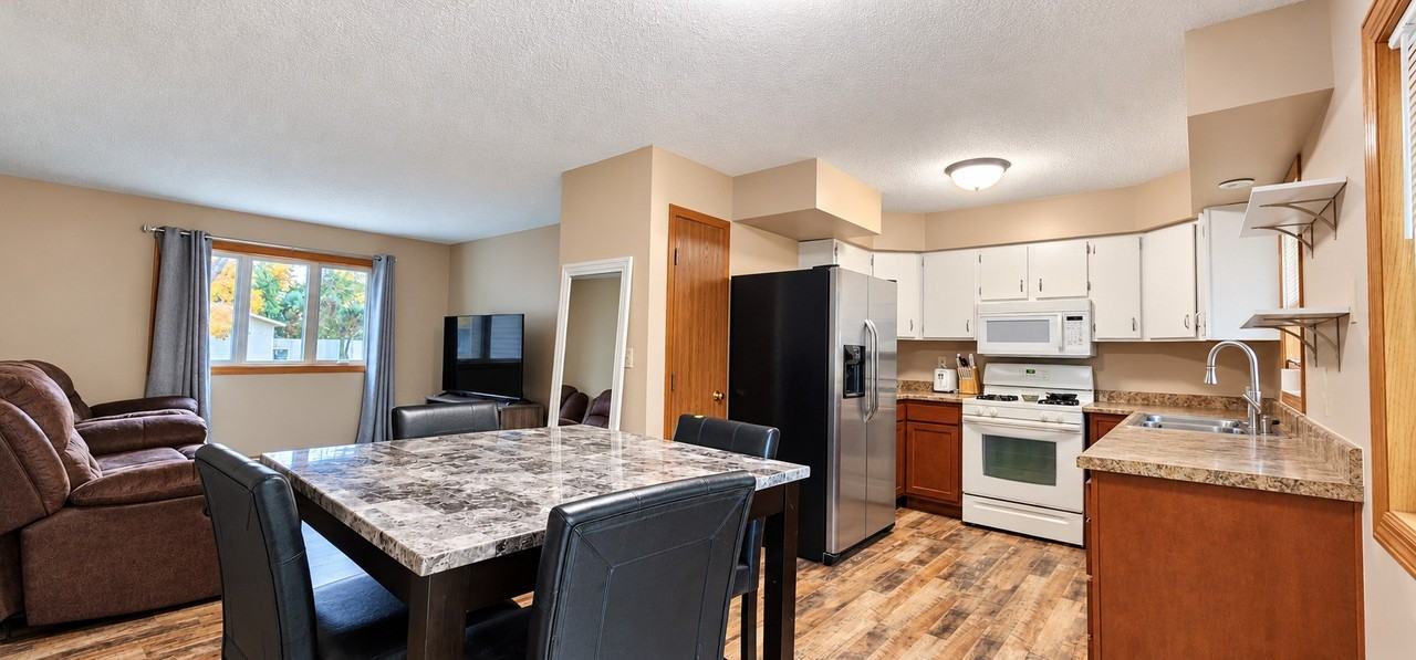 1105 Olena Ave - Photo 3 of 18