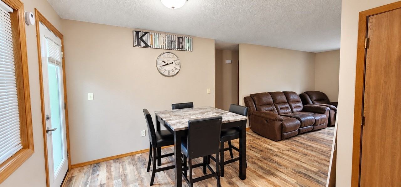 1105 Olena Ave - Photo 5 of 18