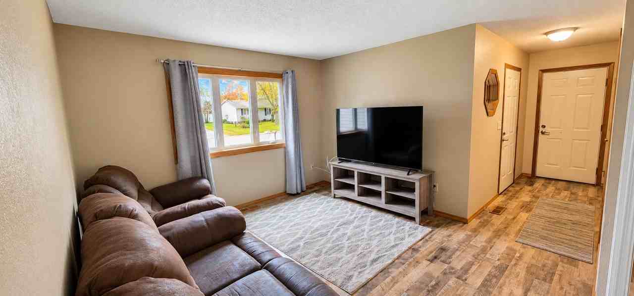 1105 Olena Ave - Photo 7 of 18