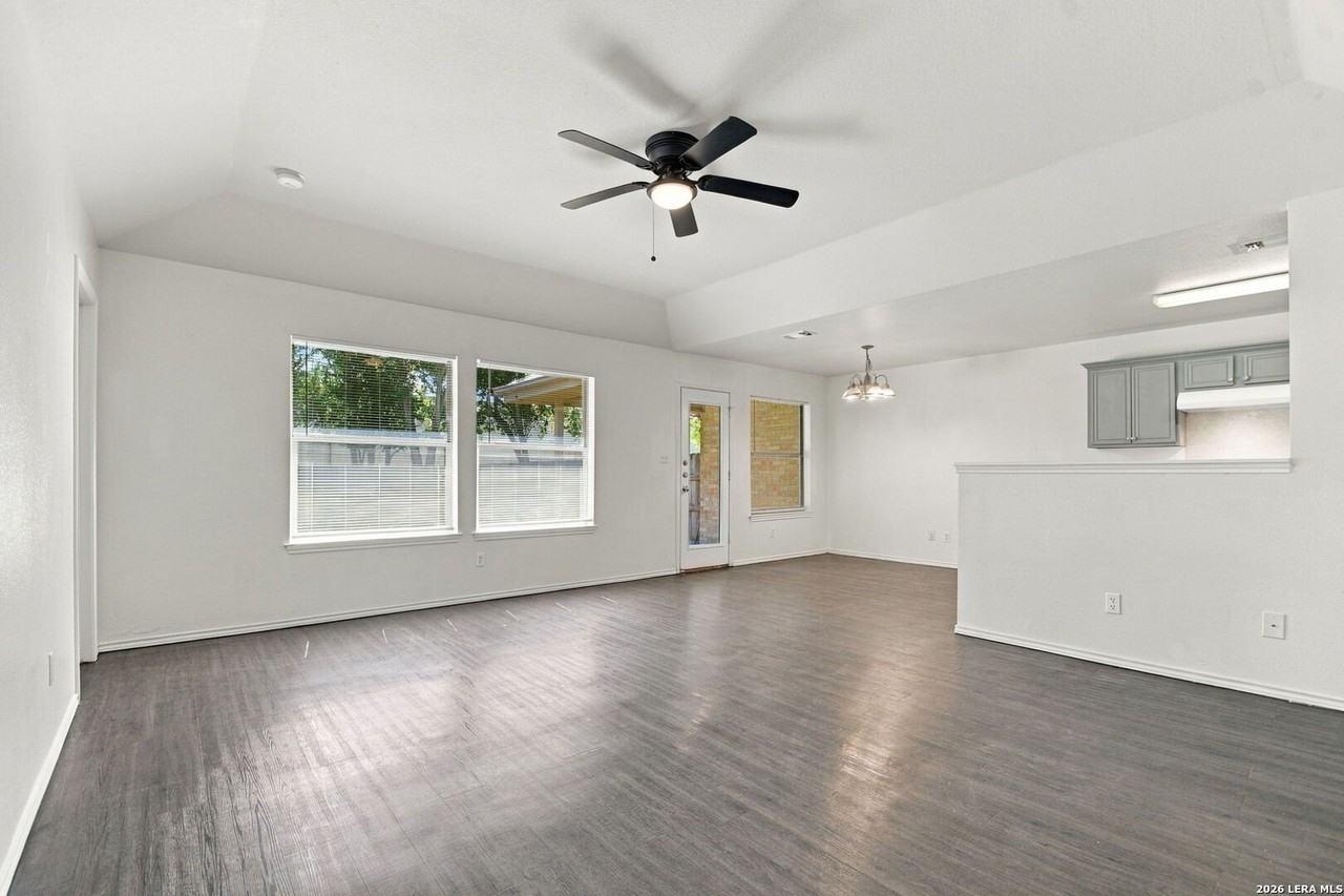 1320 Summerwood Dr - Photo 2 of 19