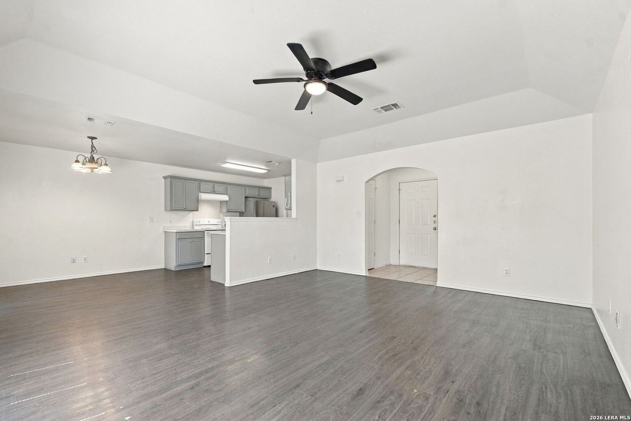 1320 Summerwood Dr - Photo 4 of 19