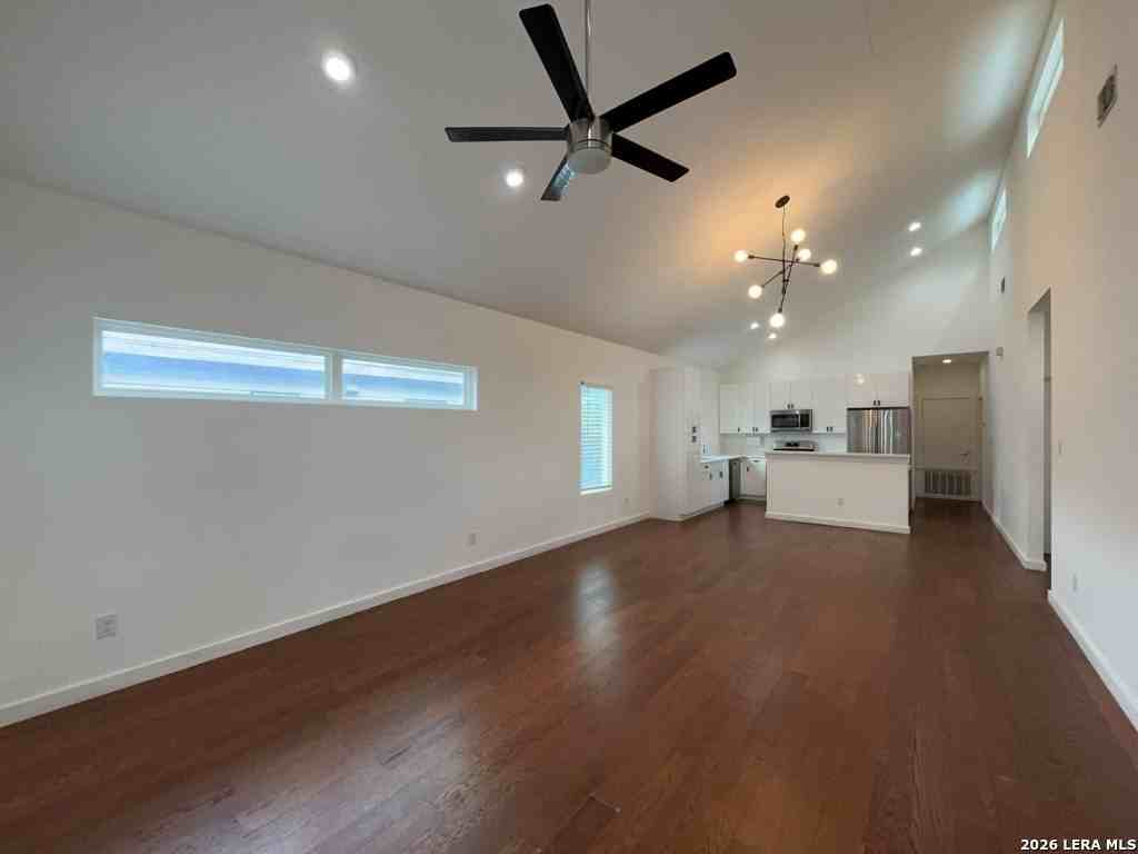 840 Potomac - Photo 7 of 33