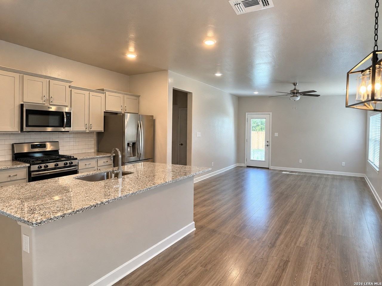 13010 Kathleen St - Photo 3 of 9