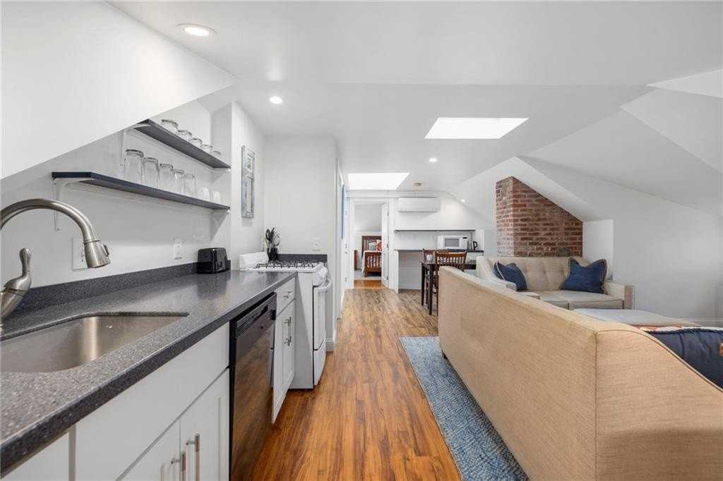 21 Vaughan Ave #2 - Photo 3 of 14