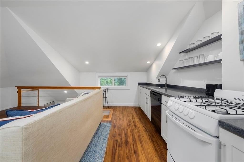 21 Vaughan Ave #2 - Photo 4 of 14