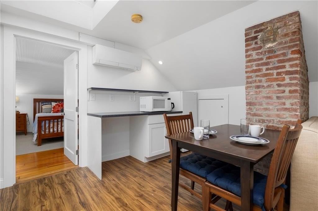 21 Vaughan Ave #2 - Photo 5 of 14