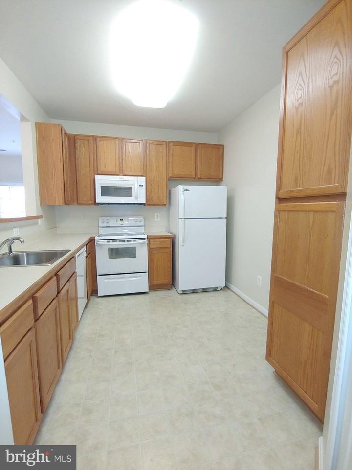 2610 Chapel Lake Dr #211 - Photo 7 of 25