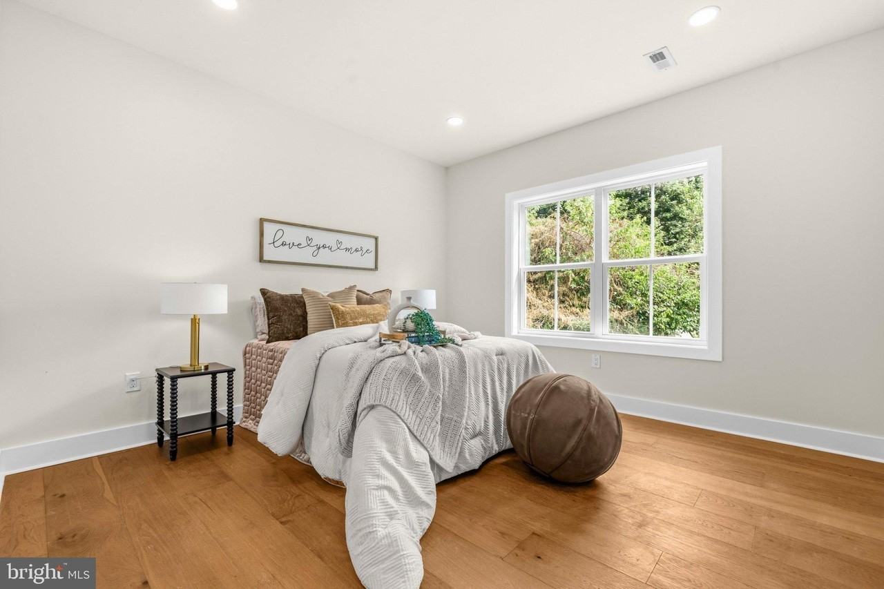 703 Northwest Dr - Photo 6 of 16