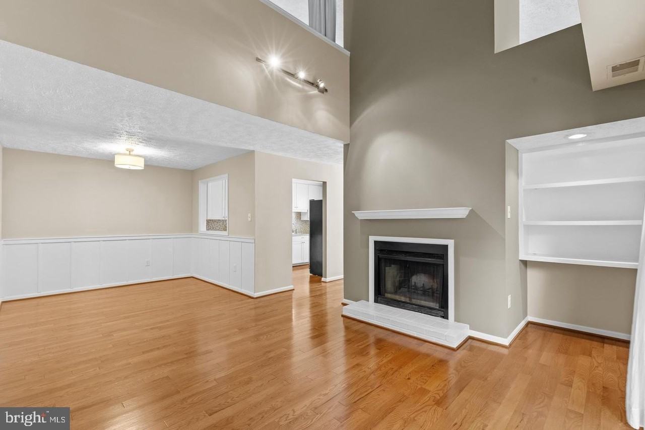 10131 Oakton Terrace Rd - Photo 2 of 43
