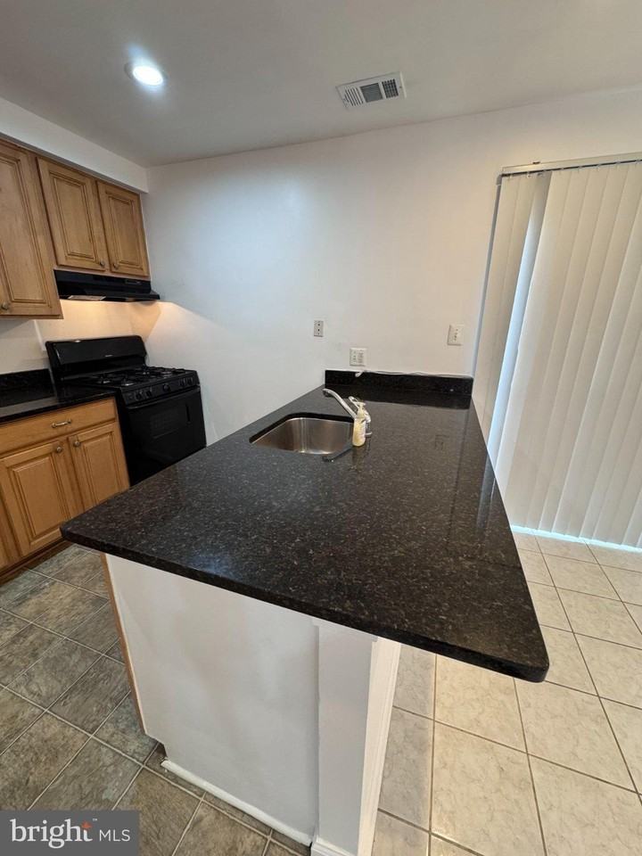 3481 Beale Ct - Photo 2 of 5