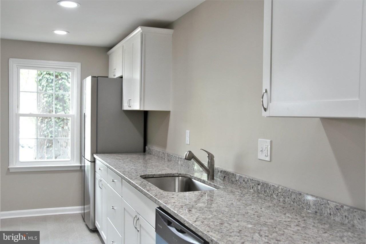 13201 Putnam Cir - Photo 7 of 18