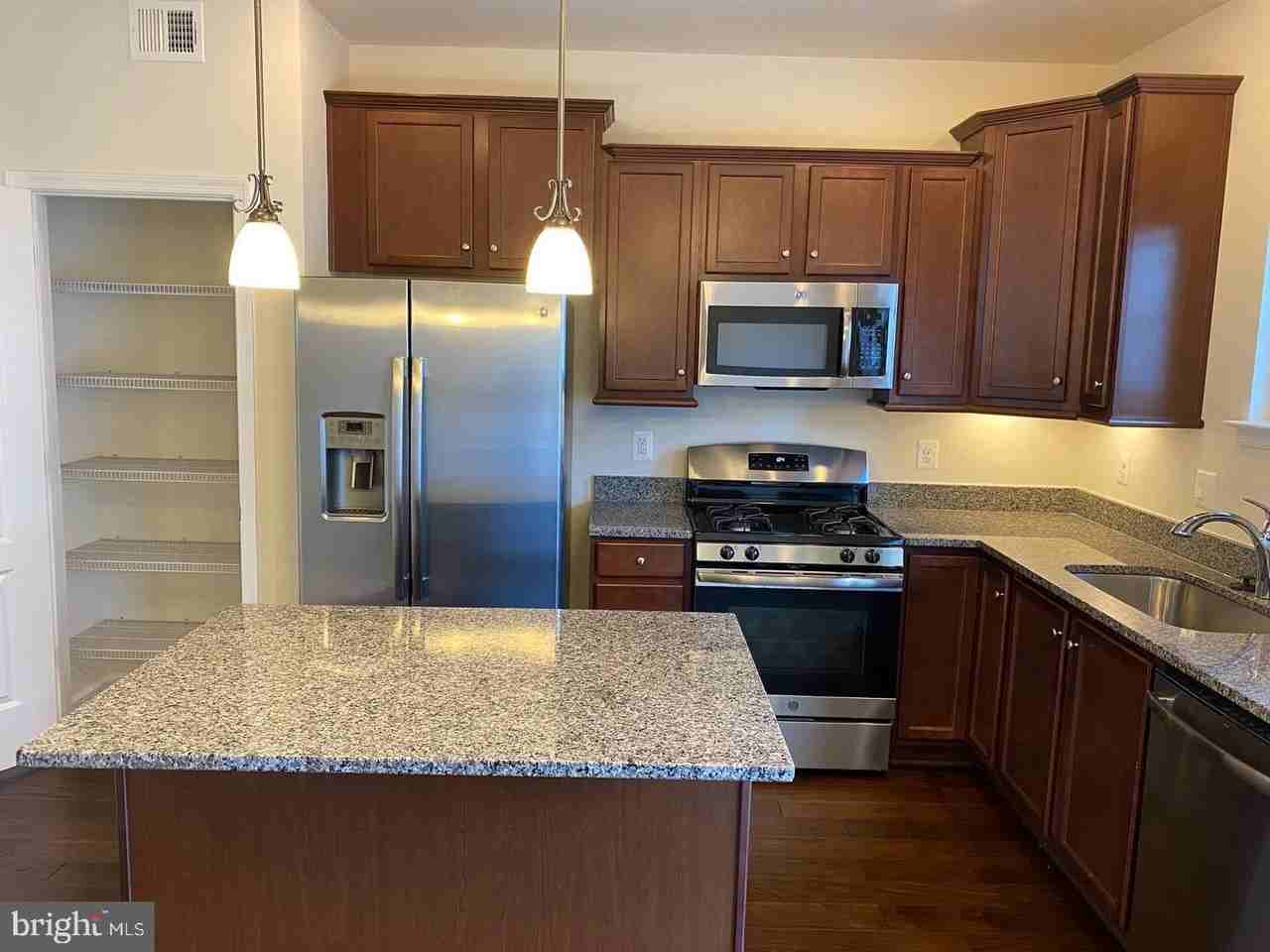 205 Tree Line Dr - Photo 5 of 24