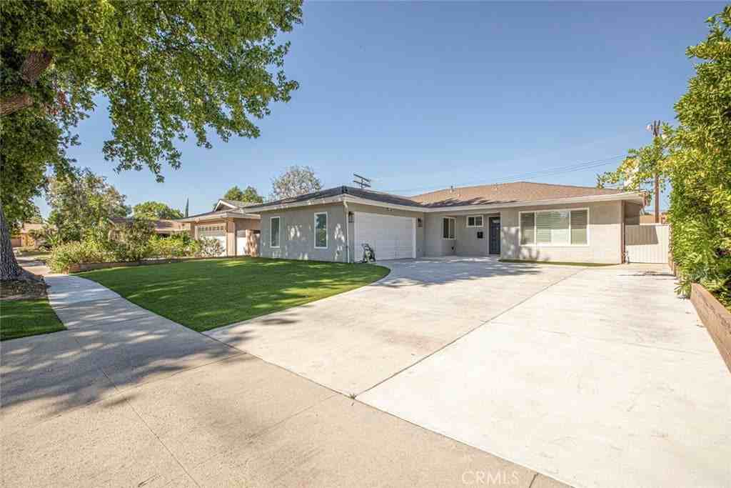 16733 Sunburst St - Photo 3 of 37