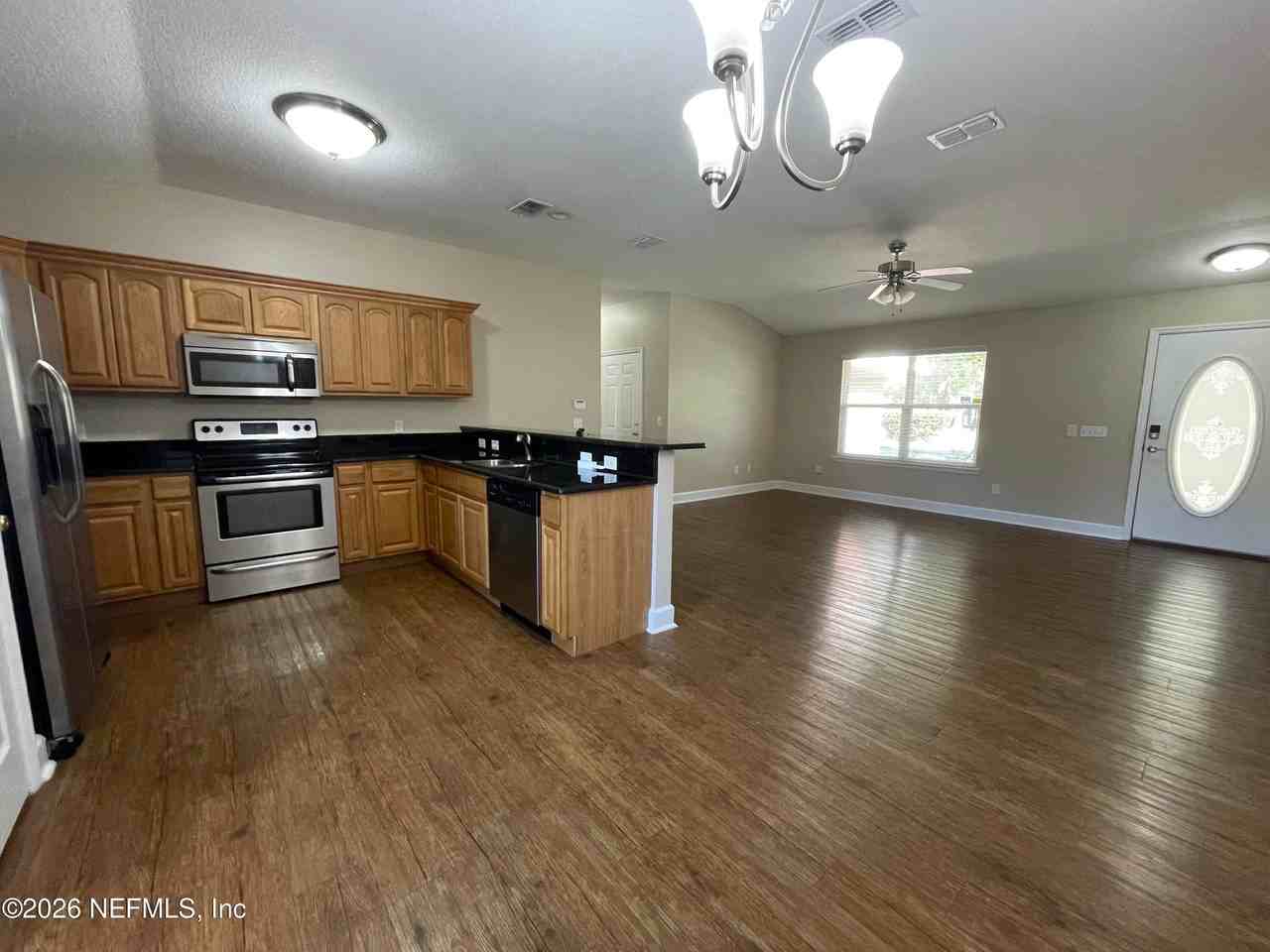 622 Century St - Photo 2 of 19