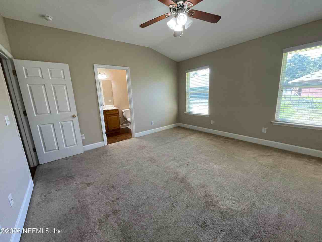 622 Century St - Photo 7 of 19