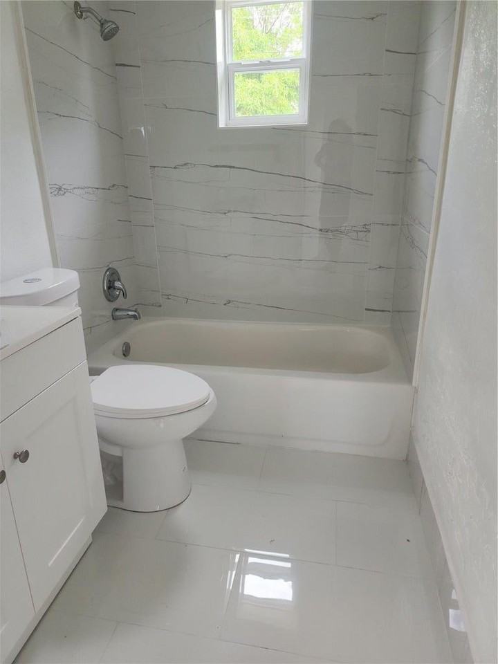 Nw 4th Ct - Photo 5 of 7