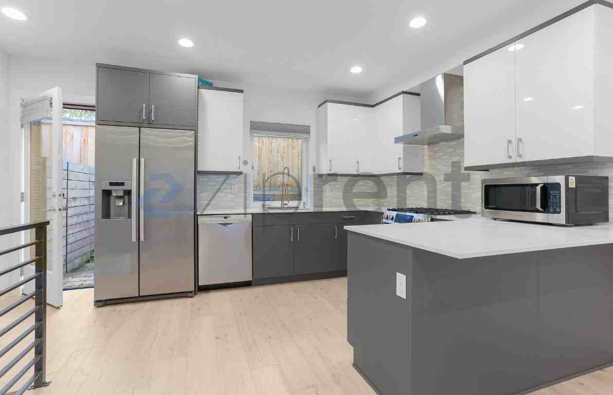 1531B 17th Ave S - Photo 5 of 17