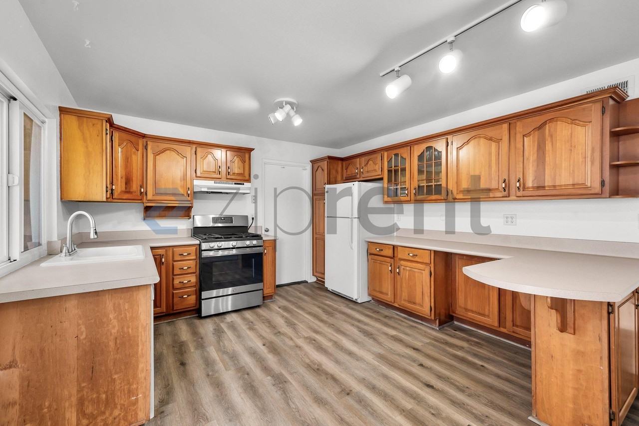 7380 Steinbeck Ave - Photo 2 of 19