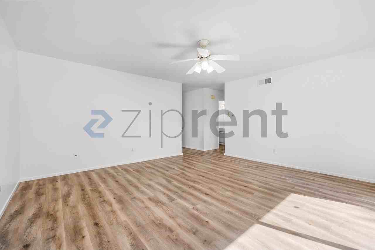 7380 Steinbeck Ave - Photo 7 of 19