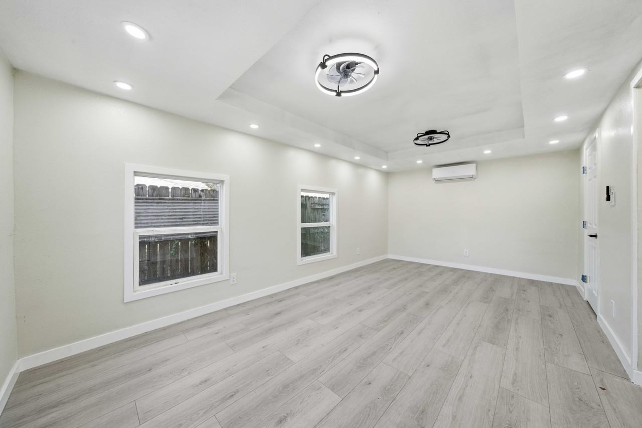 122 Biering Ave #4 - Photo 2 of 6