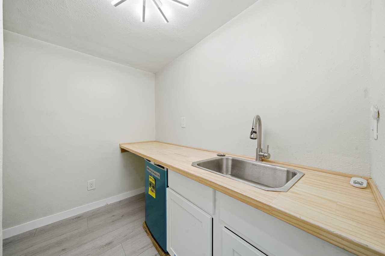 122 Biering Ave #4 - Photo 4 of 6
