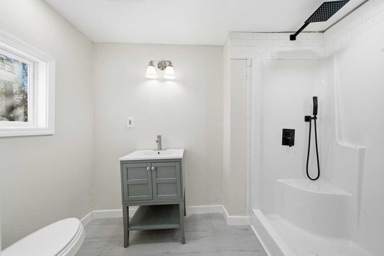 122 Biering Ave #4 - Photo 6 of 6